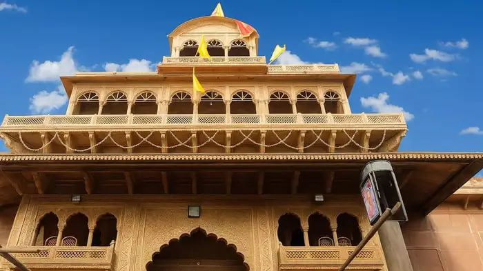 Mathura : श्रीबांकेबिहारी कॉरिडोर निर्माण को लेकर प्रशासन ने शुरू की तैयारियां, हो रहा सत्यापन