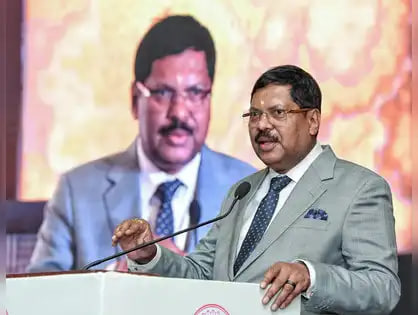 National : सीजेआई ने कहा – न्यायालय को नहीं लांघनी चाहिए अपनी सीमाएं