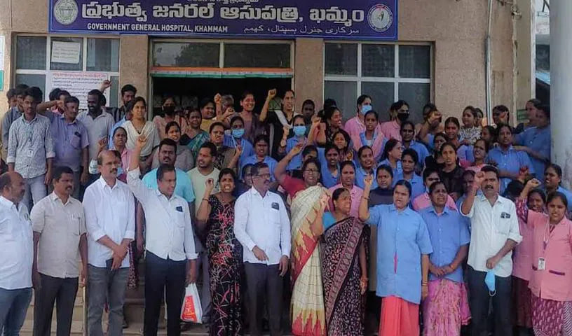 सफाई कर्मचारियों ने सरकार से बकाया भुगतान करने का किया आग्रह