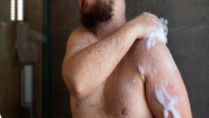 पत्नी के साबुन से नहाना पति को पड़ गया महंगा, जानिए क्या हुआ