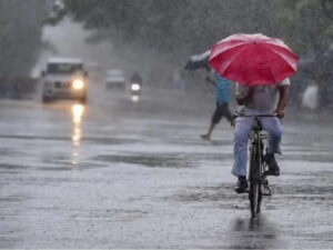 Weather : बिजली की चमक और तेज हवाओं के साथ दिल्ली-एनसीआर में बारिश
