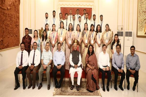 MP: सेवा भाव के साथ जनसेवा ही लोक सेवक की पहचान : राज्यपाल