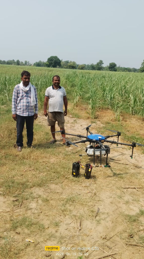UP: हाईटेक बने यूपी के किसान, उच्च क्षमता वाले ड्रोन से शुरू हुई फसलों की सुरक्षा