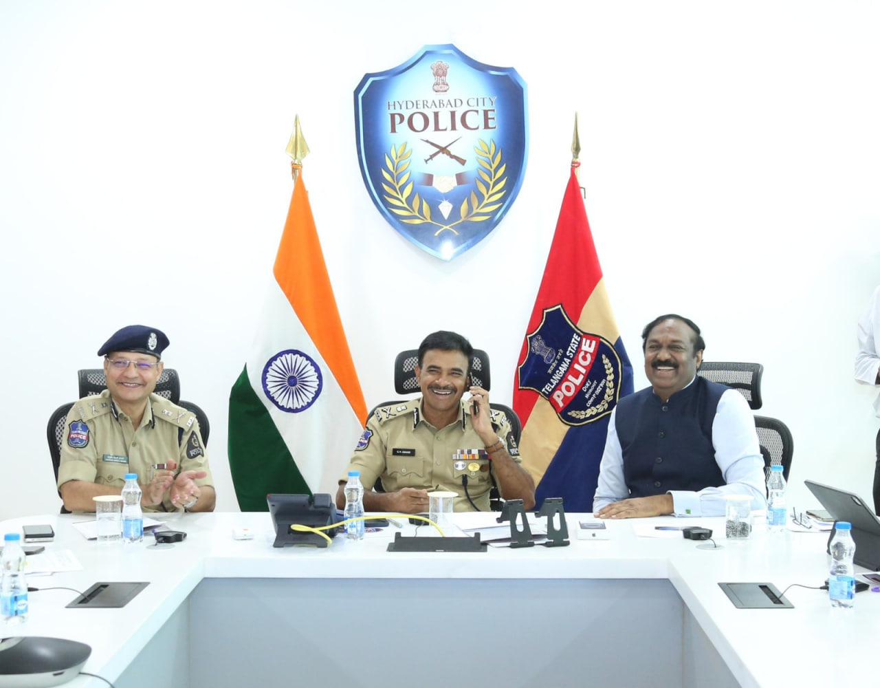 सीपी ने हेल्पलाइन नंबर लॉन्च किया
