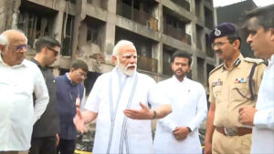 Plane crash : मोदी ने किया प्लेन क्रैश साइट का दौरा, घायलों से की मुलाकात