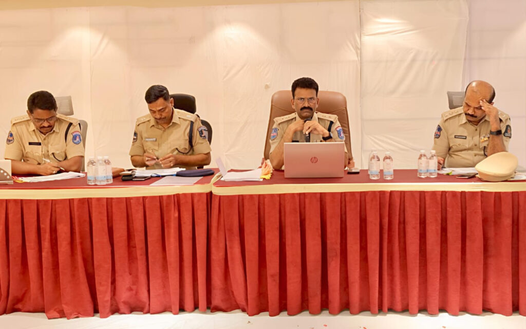 Police :मेडचल डीसीपी ने अपराध समीक्षा बैठक आयोजित की