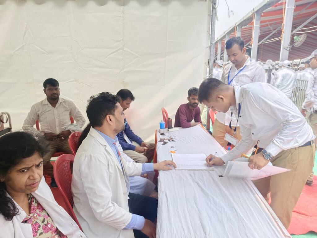 employment: ‘रोजगार के महाकुंभ’ में दिखा अनुशासन व सुव्यवस्था का संगम