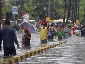 Weather: केरल से बंगाल तक पांच दिन झमाझम,गुजरात-बिहार में 16 की मौत