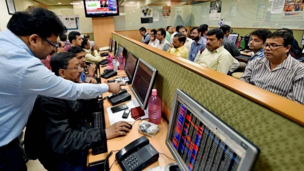 Stock Market Today: सेंसेक्स 394 और निफ्टी 106 अंकों की बढ़त के साथ खुले