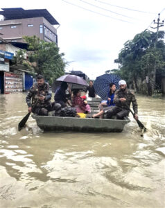 Sikkim : बाढ़ से तबाही, 1600 से ज्यादा पर्यटक निकाले गए, 6 जवान लापता