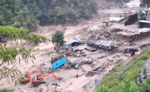 Land slide : सिक्किम में बिगड़े हालात, 1400 से अधिक पर्यटक फंसे