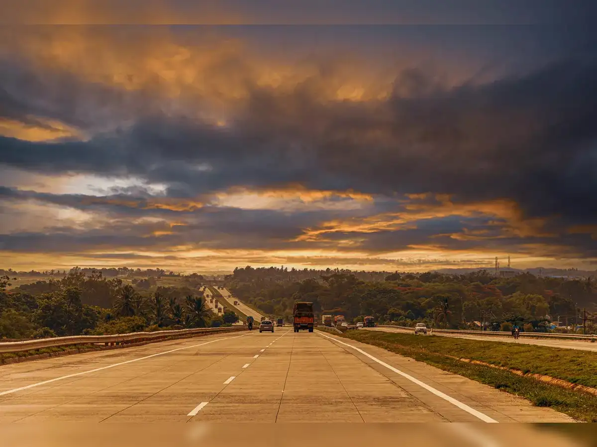Mumbai-Pune Expressway पर बढ़ेगी गति सीमा