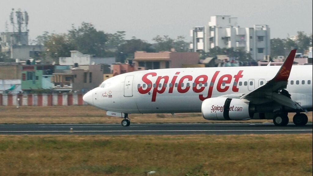 SpiceJet विमान में आई तकनीकी खराबी, पायलट ने कराई इमरजेंसी लैंडिंग