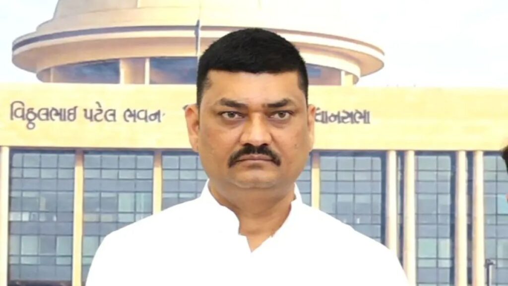 AAP विधायक Umesh Makwana ने सभी पदों से दिया इस्तीफा, बताई वजह