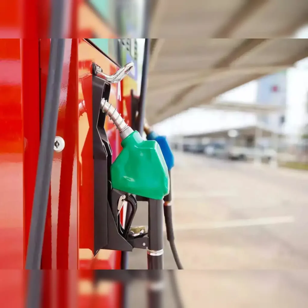 Petrol की मांग में उछाल, Diesel की बिक्री में गिरावट