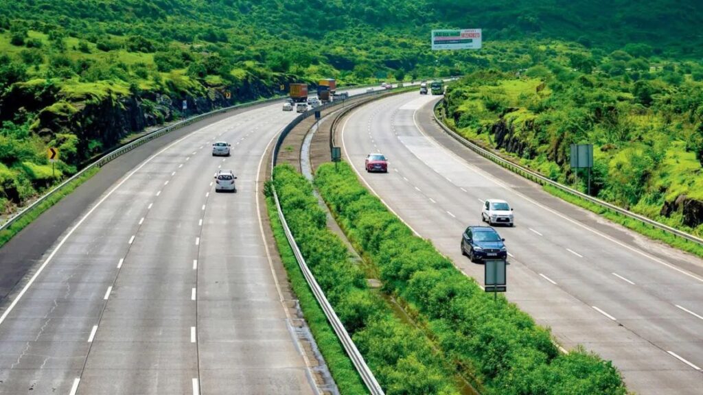 Mumbai-Pune Expressway पर बढ़ेगी गति सीमा