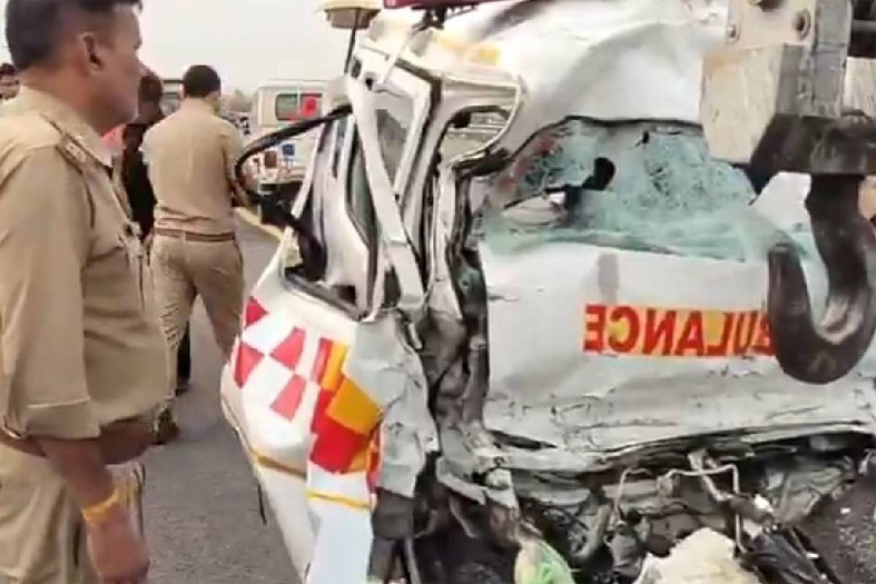 Up : शव लेकर आ रही एंबुलेंस की पिकअप से टक्कर, 5 की मौत
