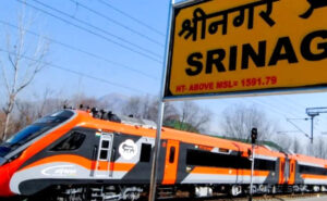 J&K : पहली बार कश्मीर पहुंचेगी वंदे भारत, पीएम आज दिखाएंगे हरी झंडी