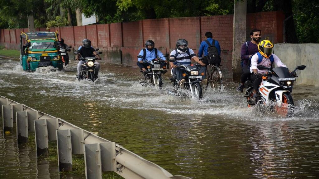Weather  Alert : गुजरात, राजस्थान, झारखंड समेत कई राज्यों में रेड अलर्ट