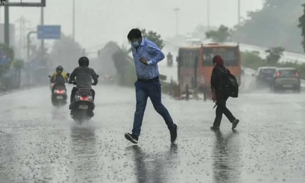 Monsoon Alert: झारखंड में भारी बारिश, 5 जिलों में रेड अलर्ट