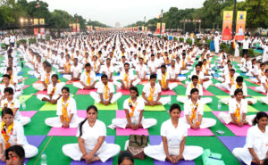 YOGA इकोनॉमी की नई इंडस्ट्री बन चुकी है, 7 लाख करोड़ की है अर्थव्यवस्था