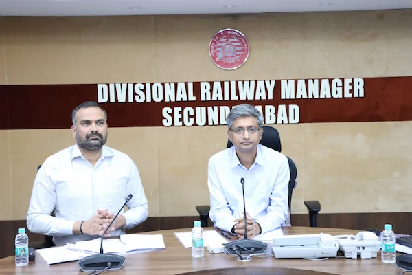 SCR: दक्षिण मध्य रेलवे और जीएचएमसी अधिकारियों ने कई मुद्दों पर चर्चा की