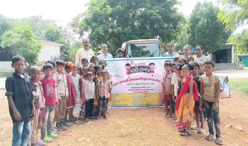 Kottagudem : स्कूल में नामांकन बढ़ाने खूब मेहनत कर रहे सरकारी शिक्षक