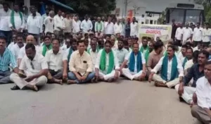 Jagatiyal : कथलापुर में किसानों ने दिया महाधरना
