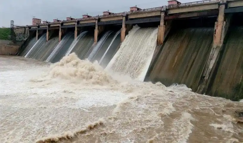 Nirmal : जलस्तर बढ़ने पर कदम परियोजना से निकाला गया अतिरिक्त पानी