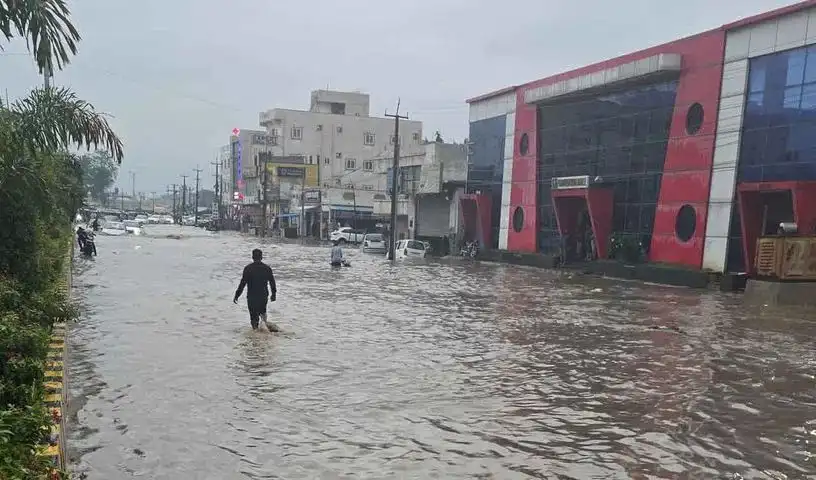 City News : पुराने शहर के इलाकों में जलभराव से सड़कें जलमग्न