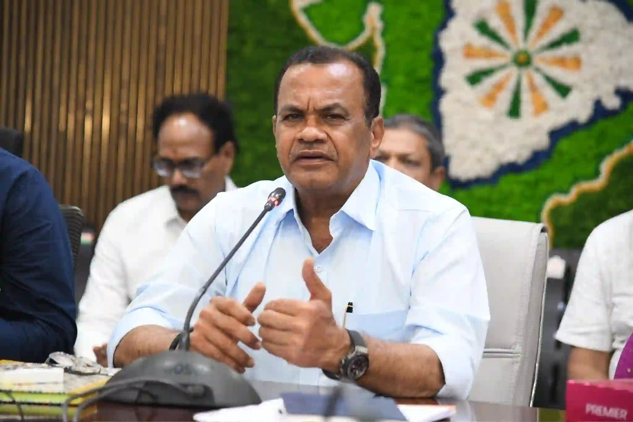 जन समस्याओं पर चर्चा के लिए विधानसभा आए केसीआर : मंत्री कोमटिरेड्डी