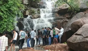 Karimnagar: बारिश के बीच रायकल झरने में आ गई जान
