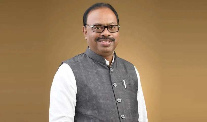 Politics : मंत्री ने घोषणा की कि तेलंगाना के 14 गांवों को चंद्रपुर जिले में मिलाया जाएगा