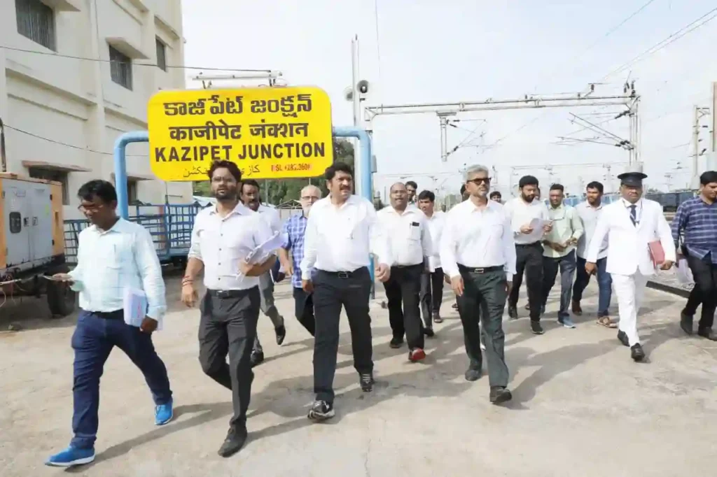 SCR: महाप्रबंधक ने रेलवे निर्माण इकाई में कार्यों की प्रगति की समीक्षा की