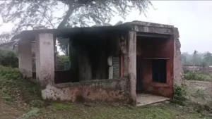 Banswara: ये भूत बंगला नहीं स्कूल है, दिन में भी आने से डरते हैं बच्चे