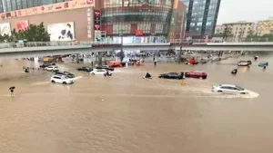 Beijing Floods: चीन की राजधानी बीजिंग में भारी बारिश, 30 लोगों की मौत