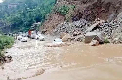 Himachal : आफत बन कर बरसे बादल