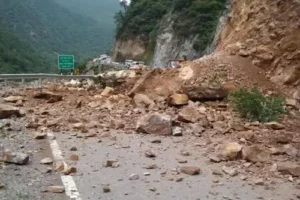 Kedarnath Yatra :  फिर से रोकी गई केदारनाथ यात्रा
