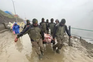 Amarnath Yatra : भूस्खलन में फंसे 3 हजार श्रद्धालुओं को सेना ने बचाया