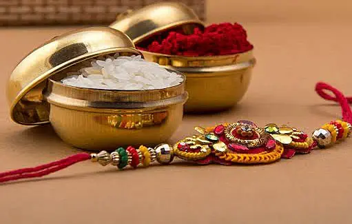 Raksha Bandhan : कौन-सी राखी बांधना होगा शुभ –सोने, चांदी या धागे की?