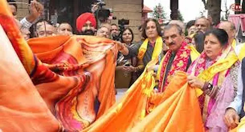 Shimla : जाखू हनुमान मंदिर में 108 फीट ऊंची पताका स्थापित