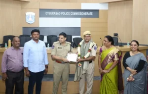 Hyderabad : साइबराबाद पुलिस ने सेवानिवृत्त अधिकारियों को दी भावभीनी विदाई