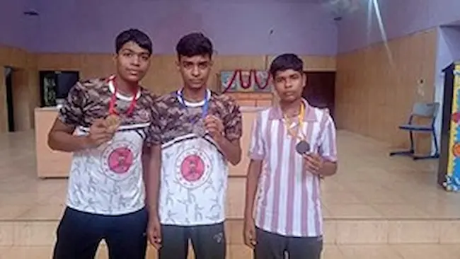 Sports : वुशु स्टेट चैंपियनशिप में तीन भाइयों ने जीते मेडल