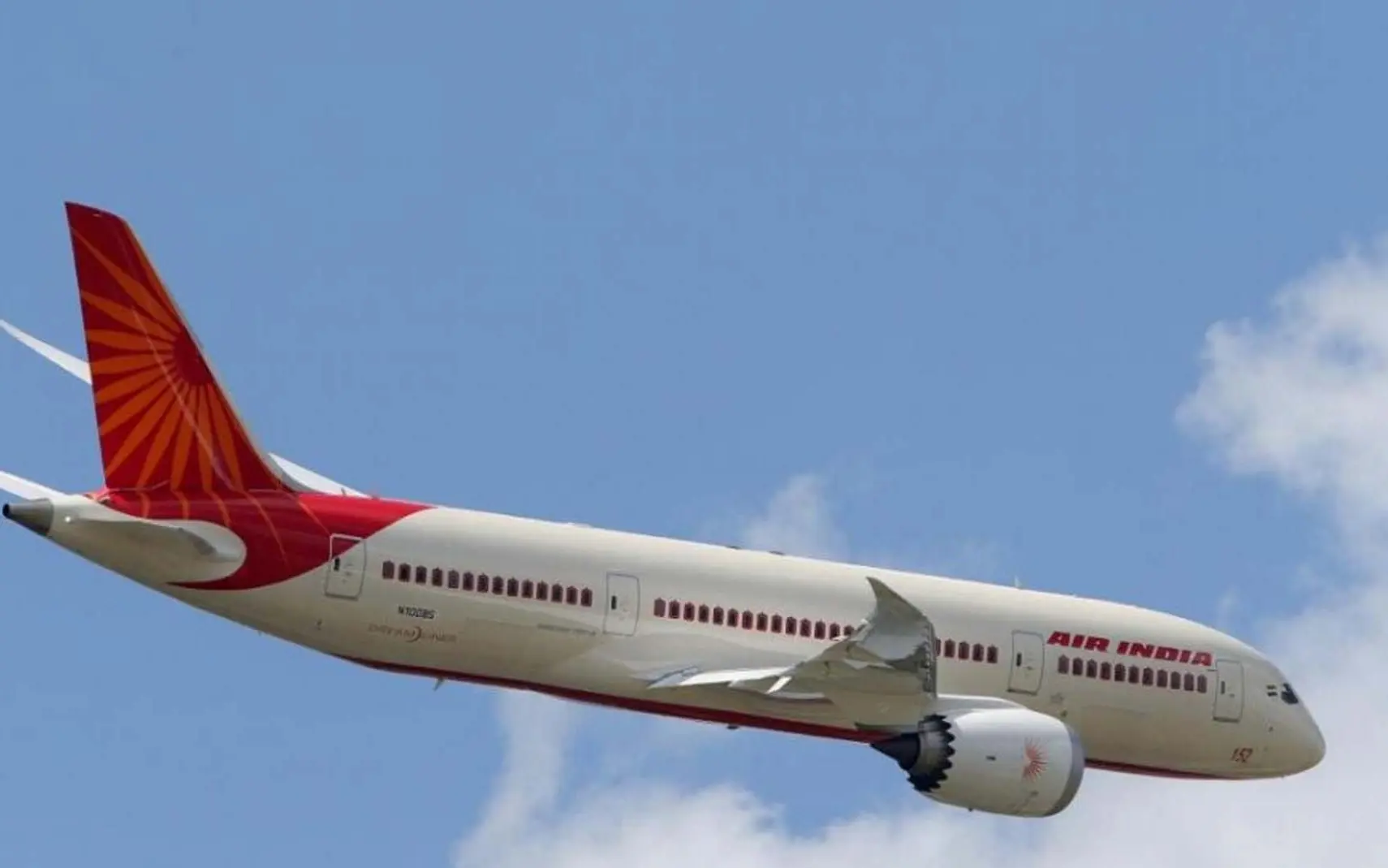 एयर इंडिया का विमान रनवे से फिसला, टायर फटे