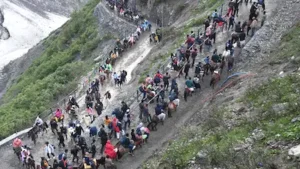 Amarnath : बाबा बर्फानी के दर्शन करने तीर्थयात्रियों का तीसरा जत्था रवाना