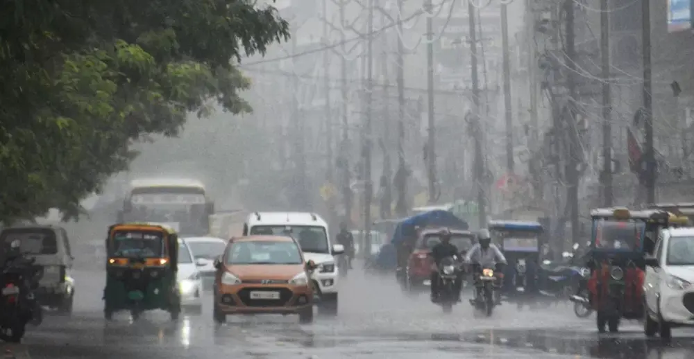 Weather : बिहार में भारी बारिश का कहर, 19 की गई जान, नदियां उफान पर