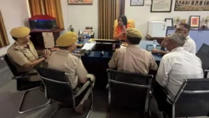 Viral: जब थानेदार की कुर्सी पर बैठ गए विधायक बालमुकुंदाचार्य ?