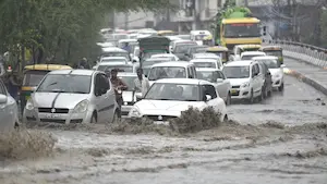 Weather : दिल्ली-एनसीआर में भारी बारिश से सड़कों पर लगा जाम