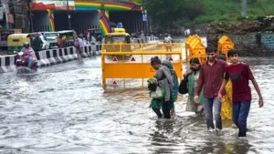 Weather : आज दिल्ली-यूपी में मौसम दिखाएगा विकराल रूप, होगी बारिश
