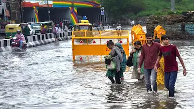 Weather : आज दिल्ली-यूपी में मौसम दिखाएगा विकराल रूप, होगी बारिश